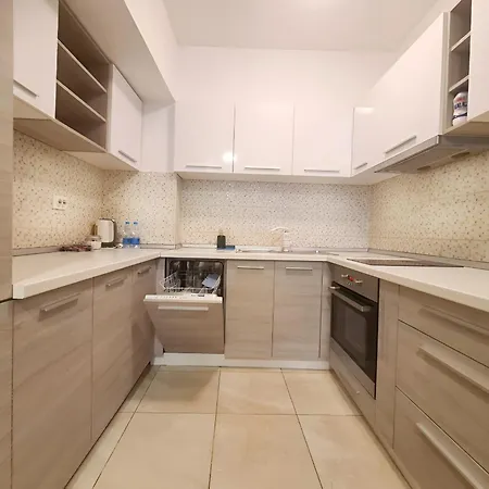 Station-side Modern Flat! Apartamento