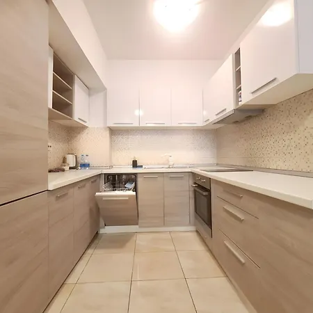 Station-side Modern Flat!